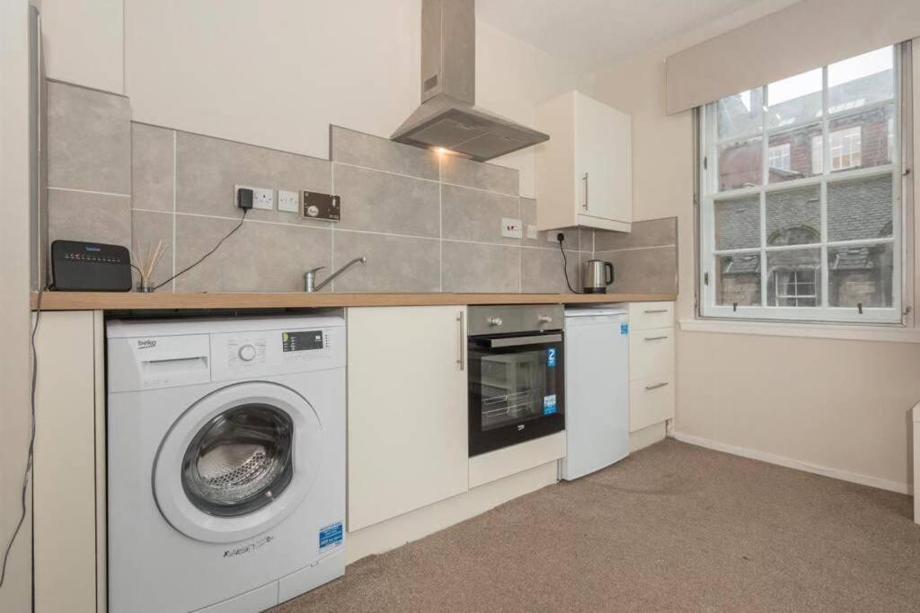 One Bedroom Websters Land Flat - Grassmarket 에든버러 외부 사진