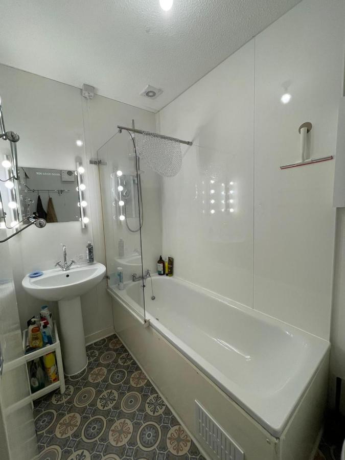 One Bedroom Websters Land Flat - Grassmarket 에든버러 외부 사진