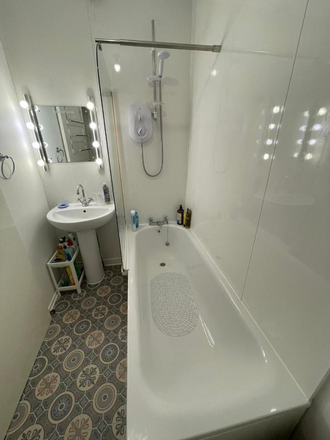 One Bedroom Websters Land Flat - Grassmarket 에든버러 외부 사진